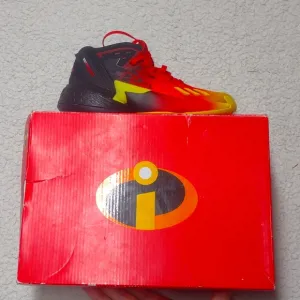 Adidas DON Issue 4 X Pixar The Incredibles Dash Kids 13k Youth Red basketball