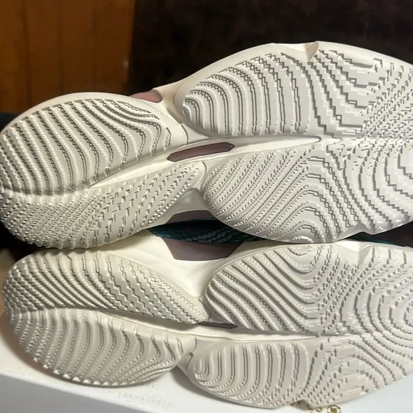 adidas Kids' D.O.N. Issue #4 Basketball Shoes: BLUE/OFF-WHITE: NEW IN BOX: SZ 7