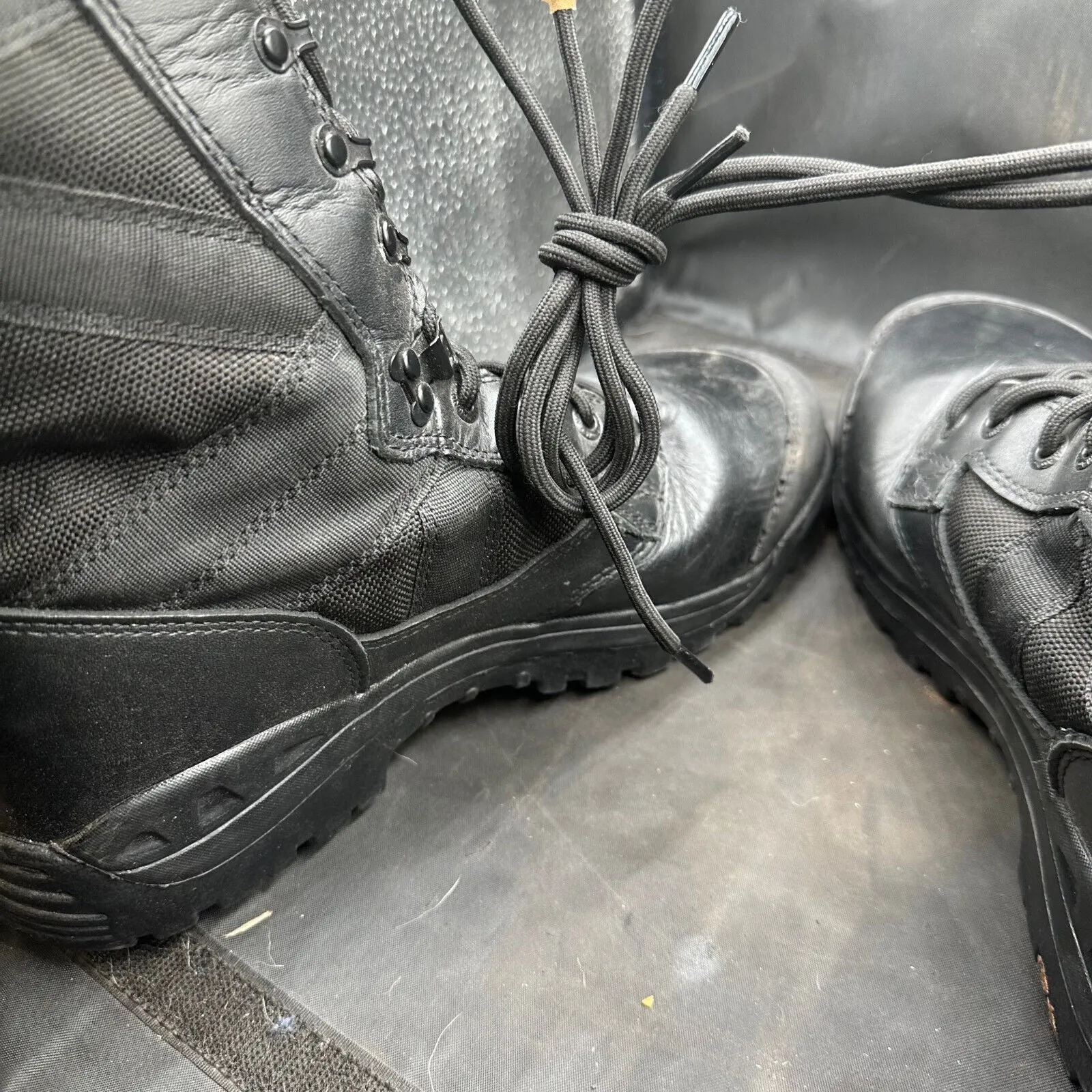 Army Black Leather High Top Magnum Combat Boots - Size EU 42 - UK 8L