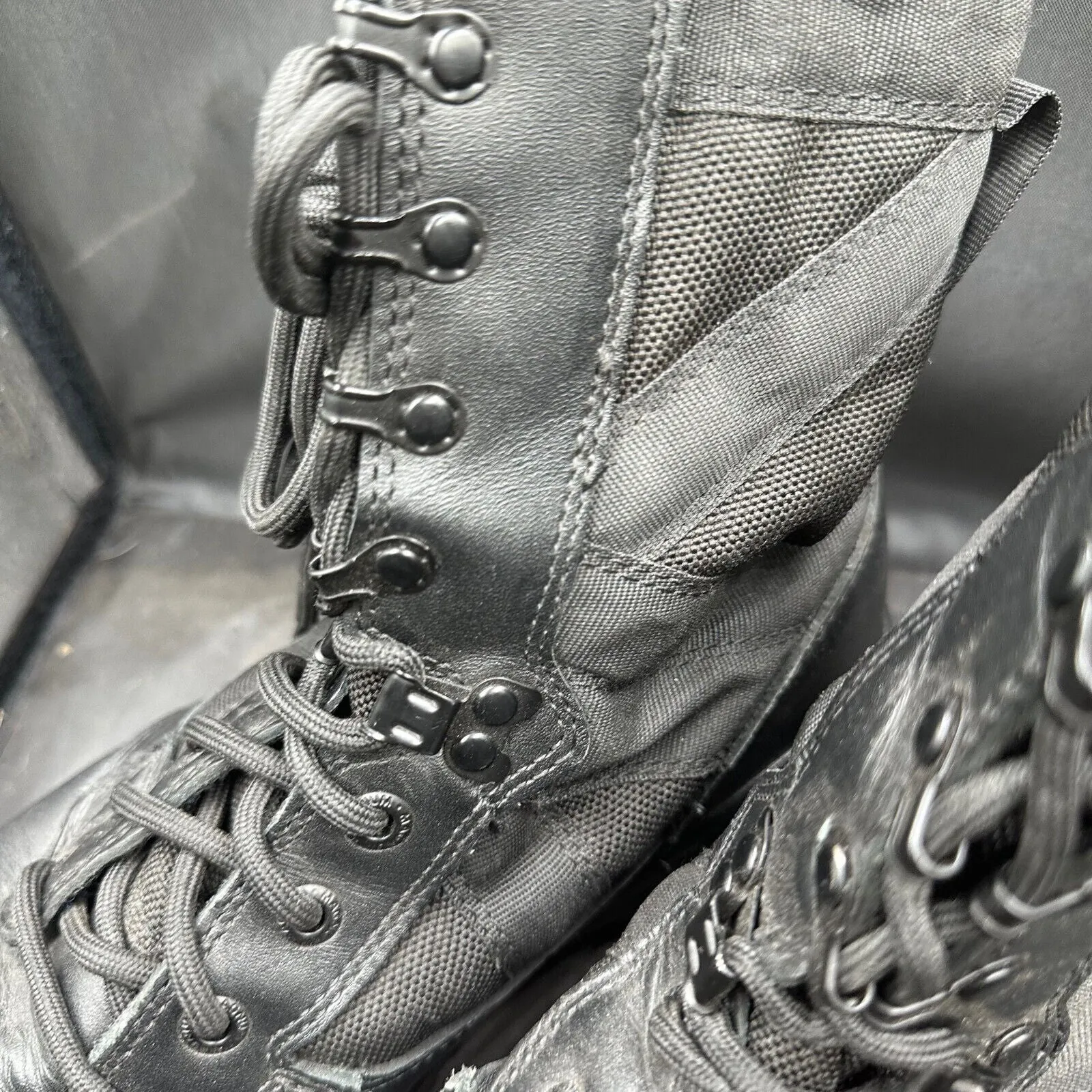 Army Black Leather High Top Magnum Combat Boots - Size EU 42 - UK 8L