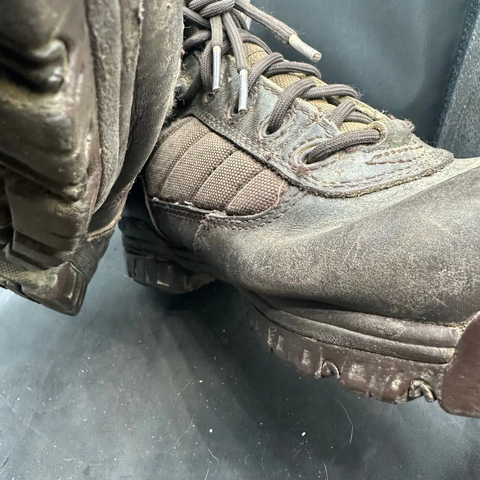 Army Brown Leather BATES Combat Boots - Size EU 41 - UK 7M