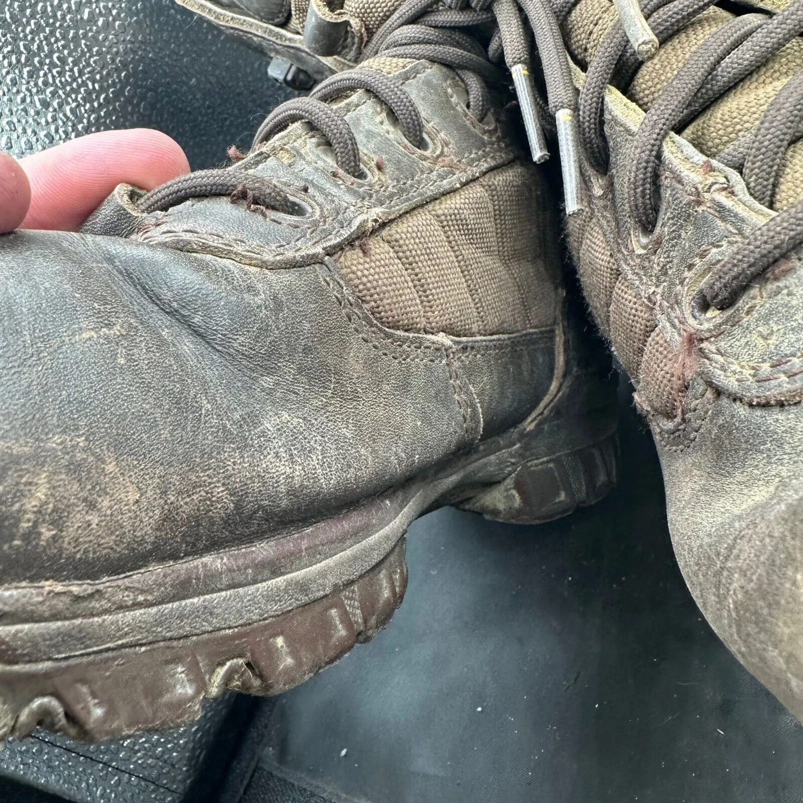 Army Brown Leather BATES Combat Boots - Size EU 41 - UK 7M