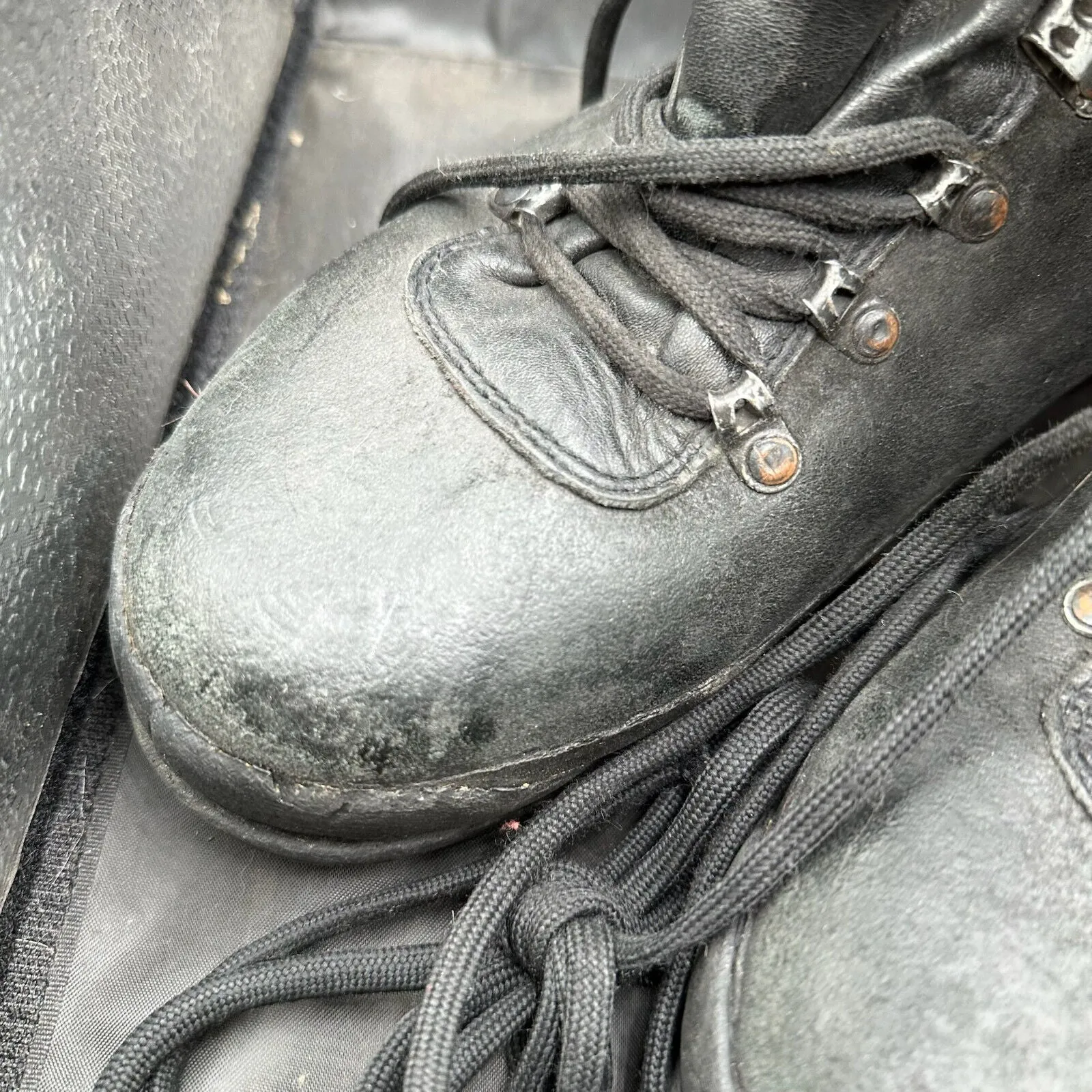 Austrian Army Black Leather Army Combat Boots - Size EU 45 - UK 10.5