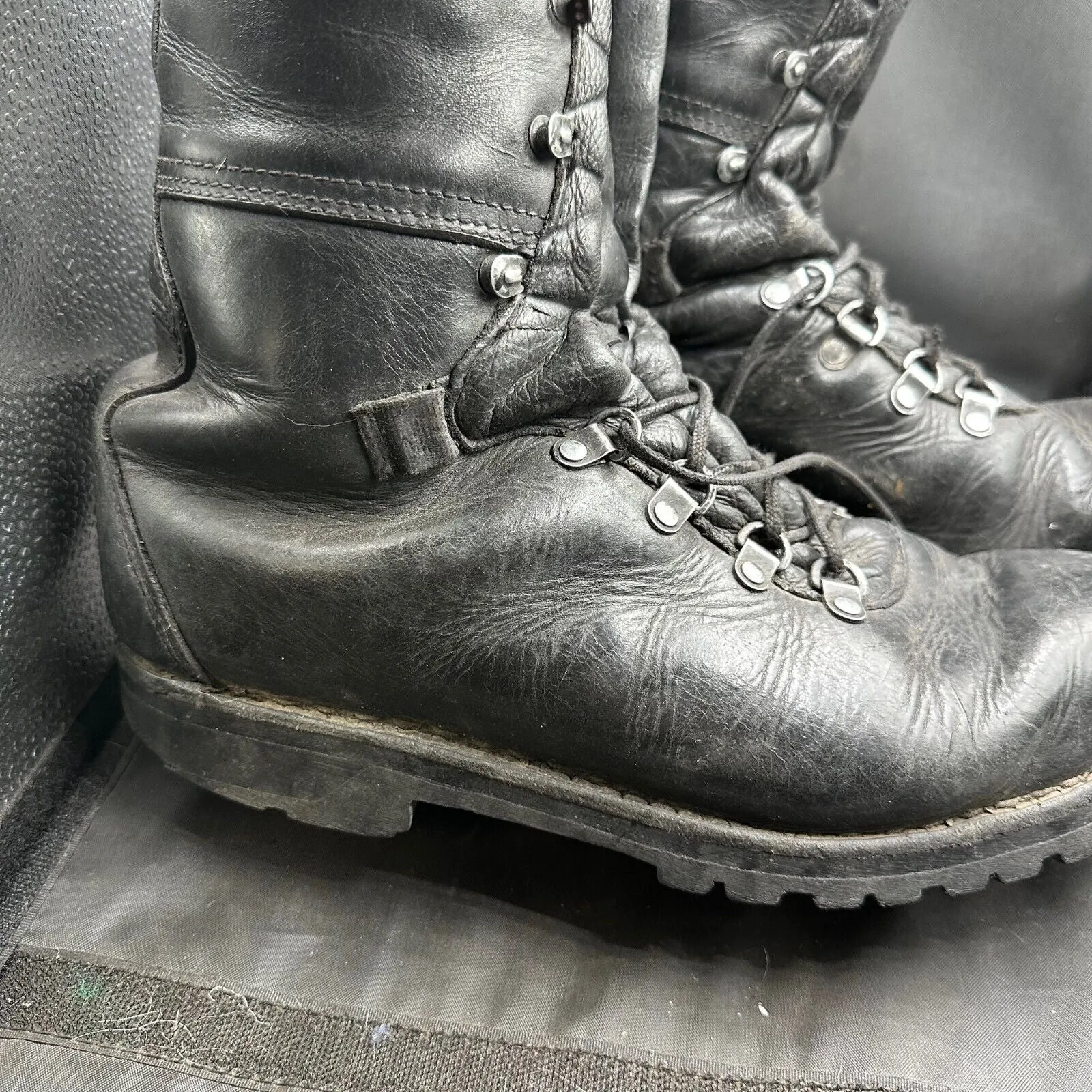 Austrian Army Black Leather Army Combat Boots - Size EU 45 - UK 10.5