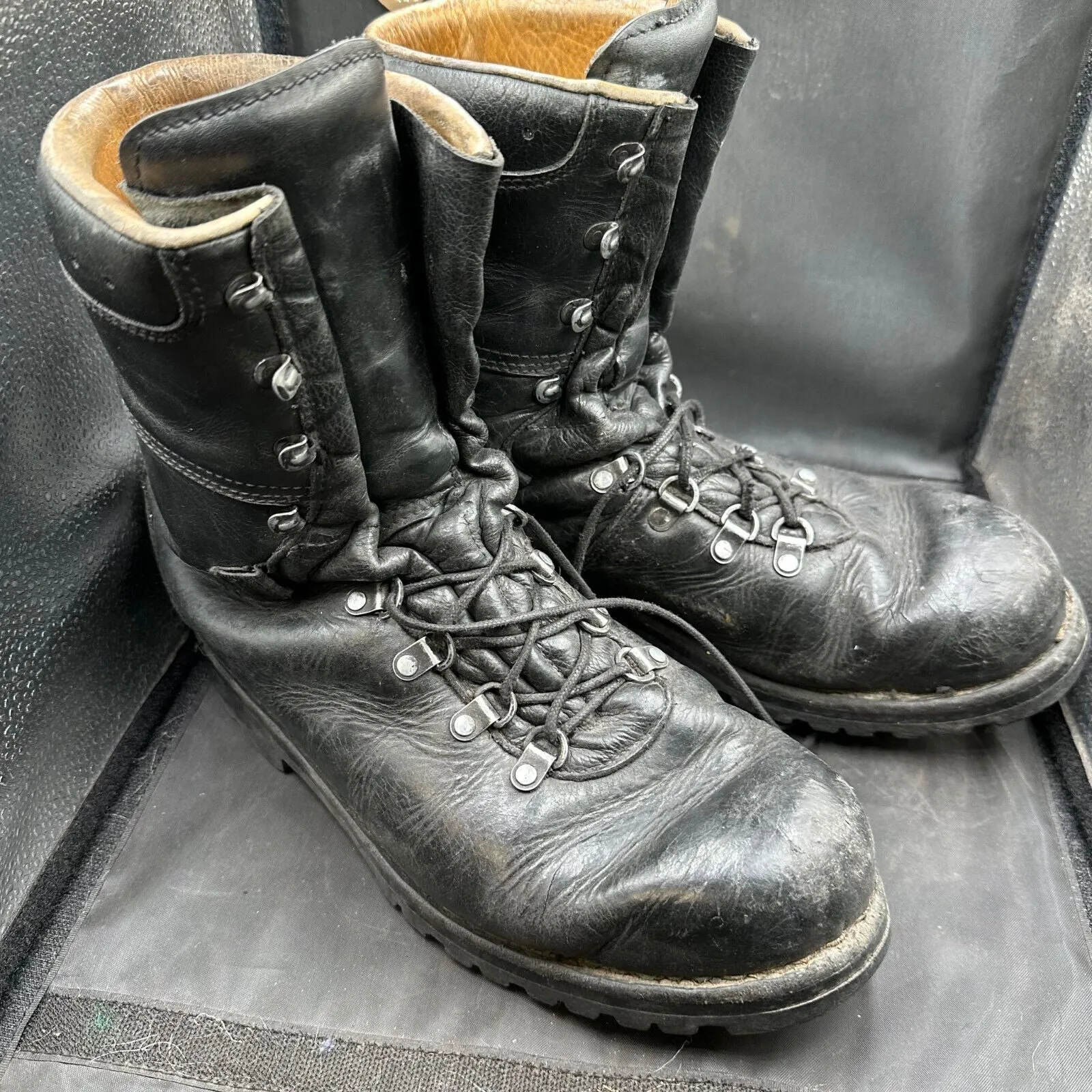 Austrian Army Black Leather Army Combat Boots - Size EU 45 - UK 10.5