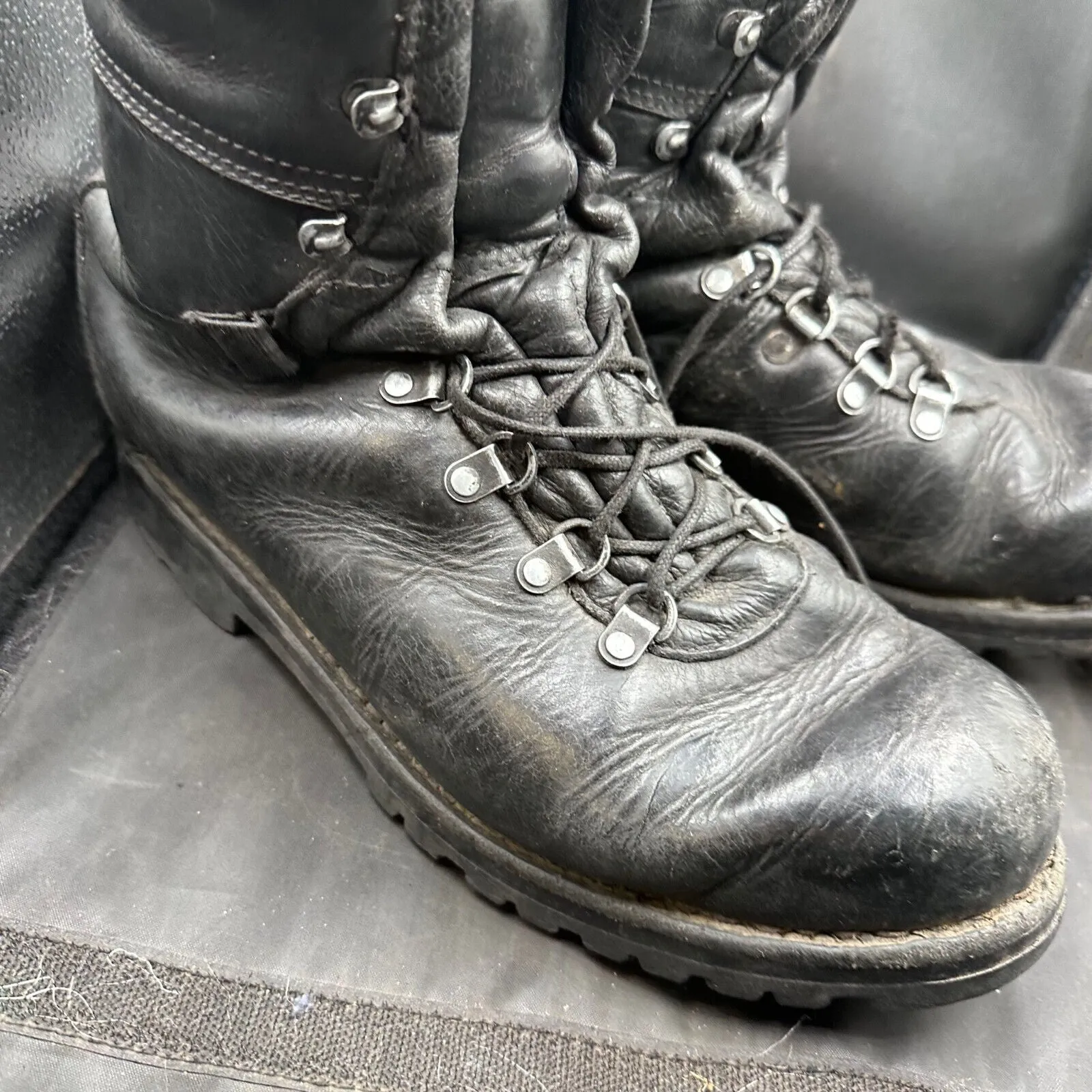 Austrian Army Black Leather Army Combat Boots - Size EU 45 - UK 10.5