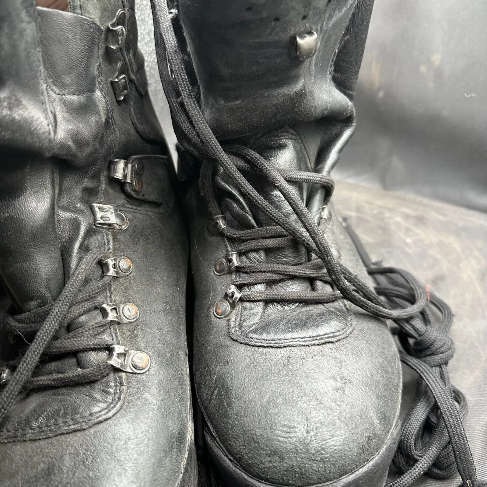 Austrian Army Black Leather Army Combat Boots - Size EU 45 - UK 10.5