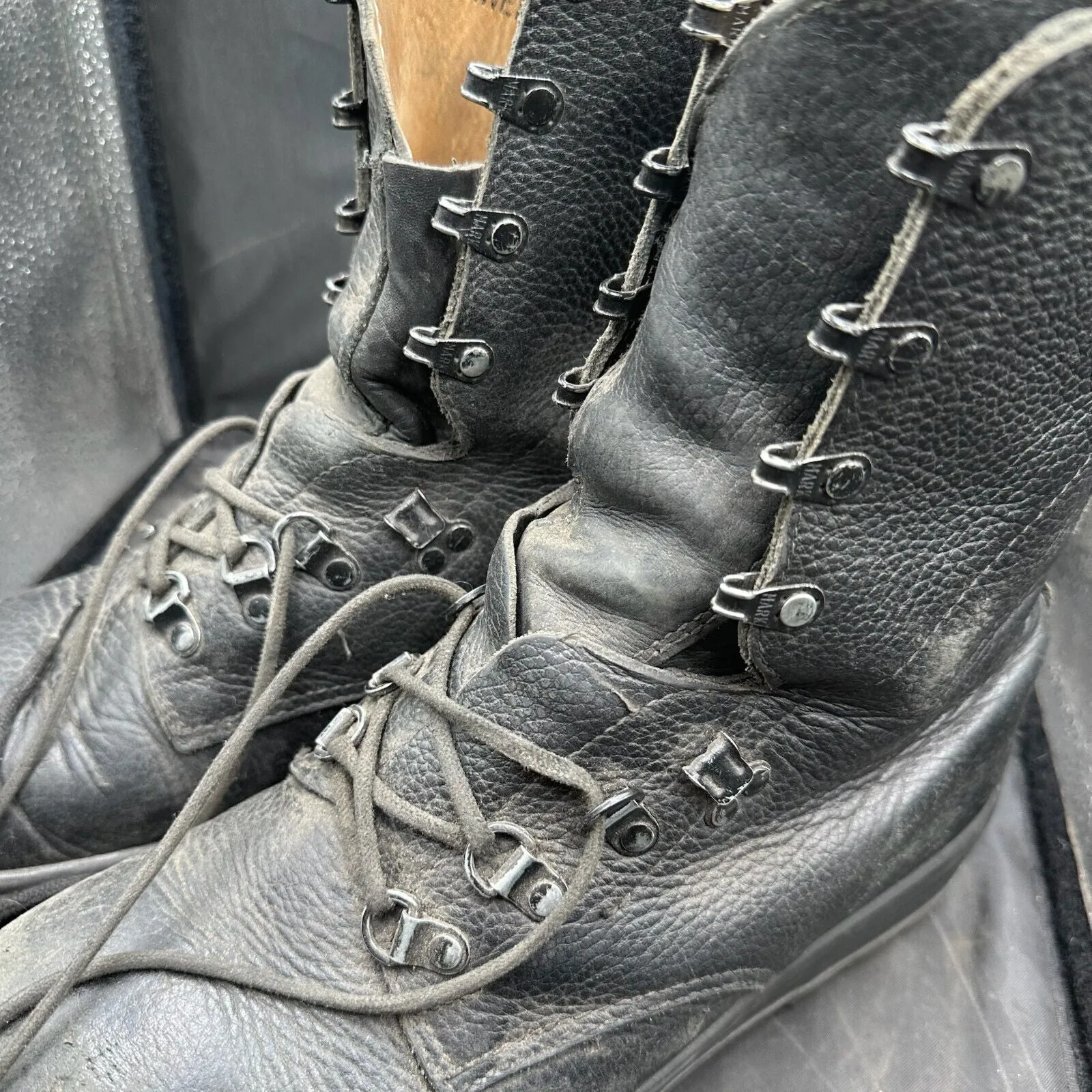 British Army Black Leather Army Combat Boots - Size UK 10 - 28cm