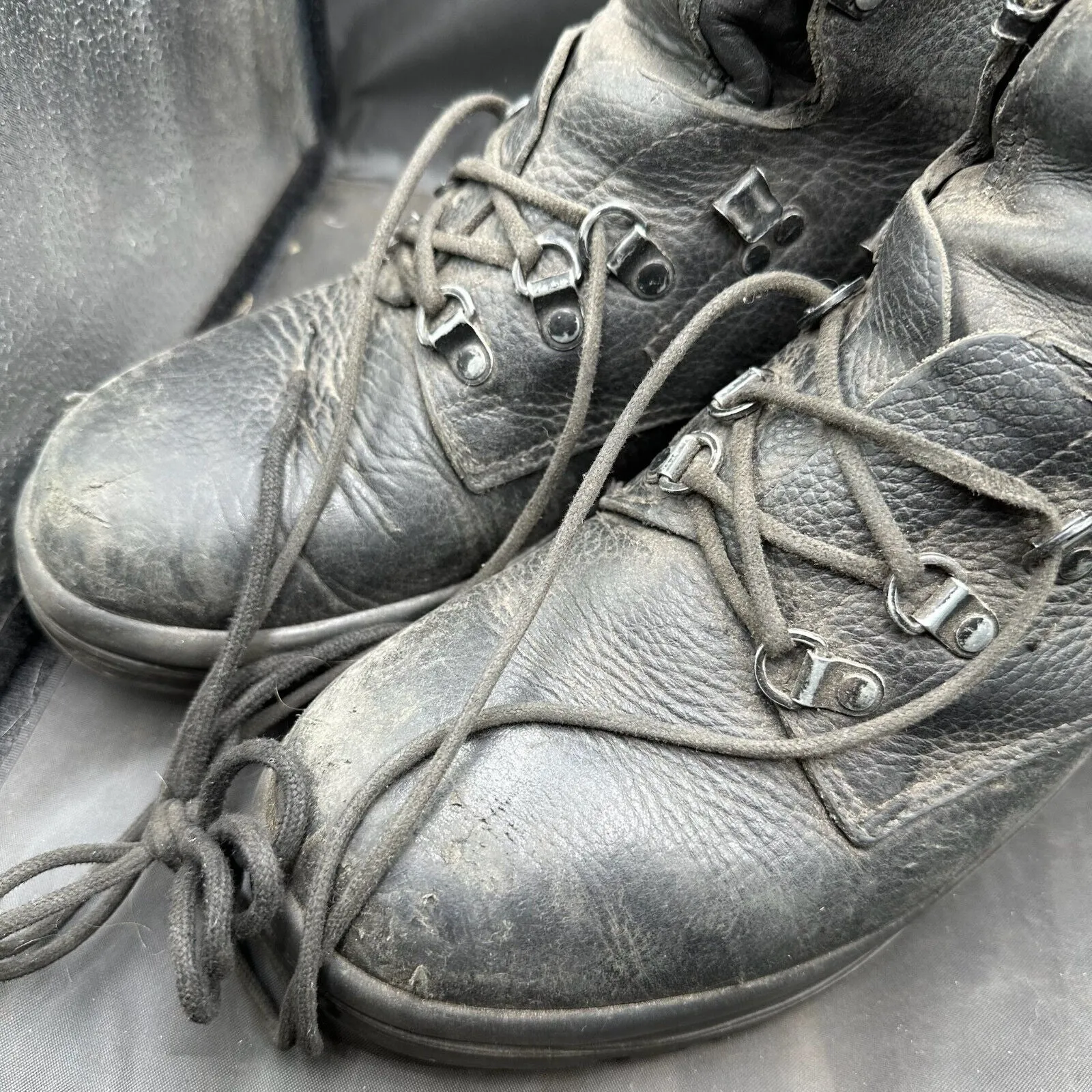 British Army Black Leather Army Combat Boots - Size UK 10 - 28cm