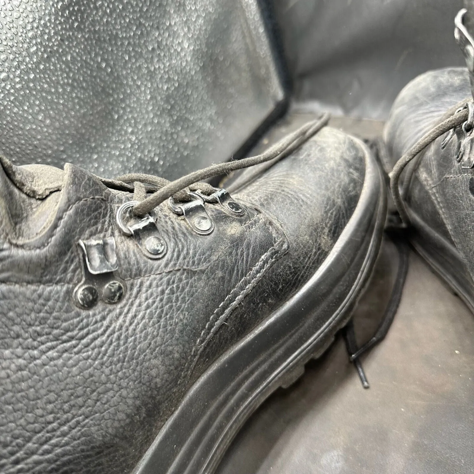 British Army Black Leather Army Combat Boots - Size UK 10 - 28cm