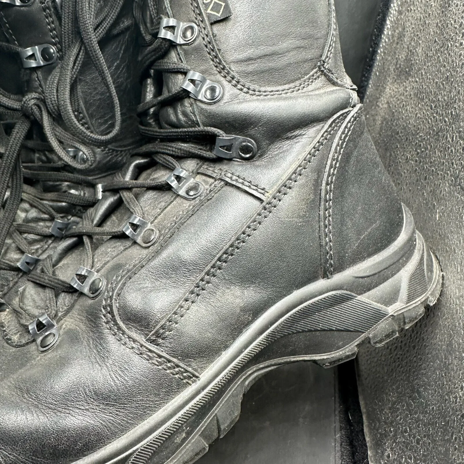 British Army Black Leather Army Combat Boots - YDS - Size UK 7M