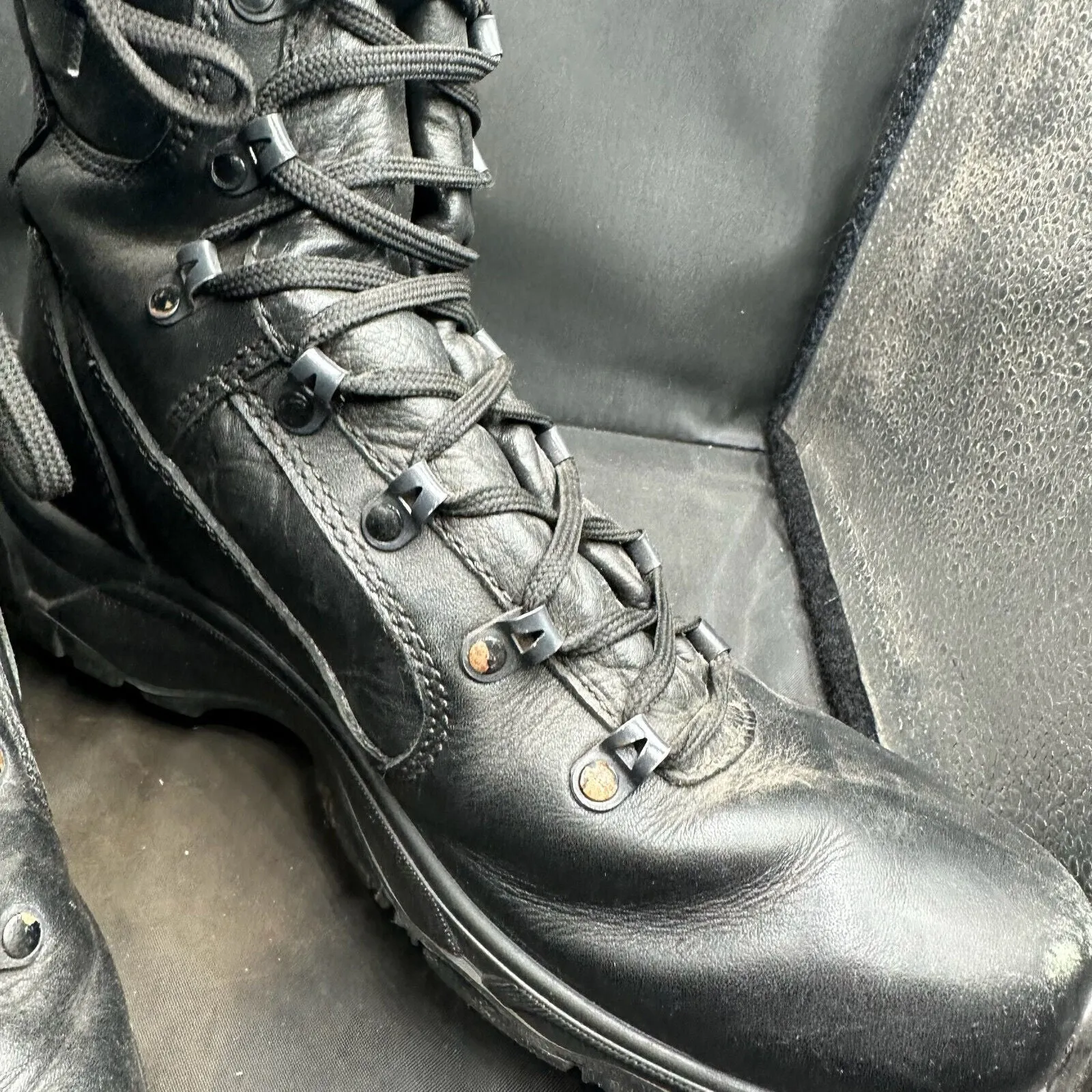 British Army Black Leather Army Combat Boots - YDS - Size UK 7M