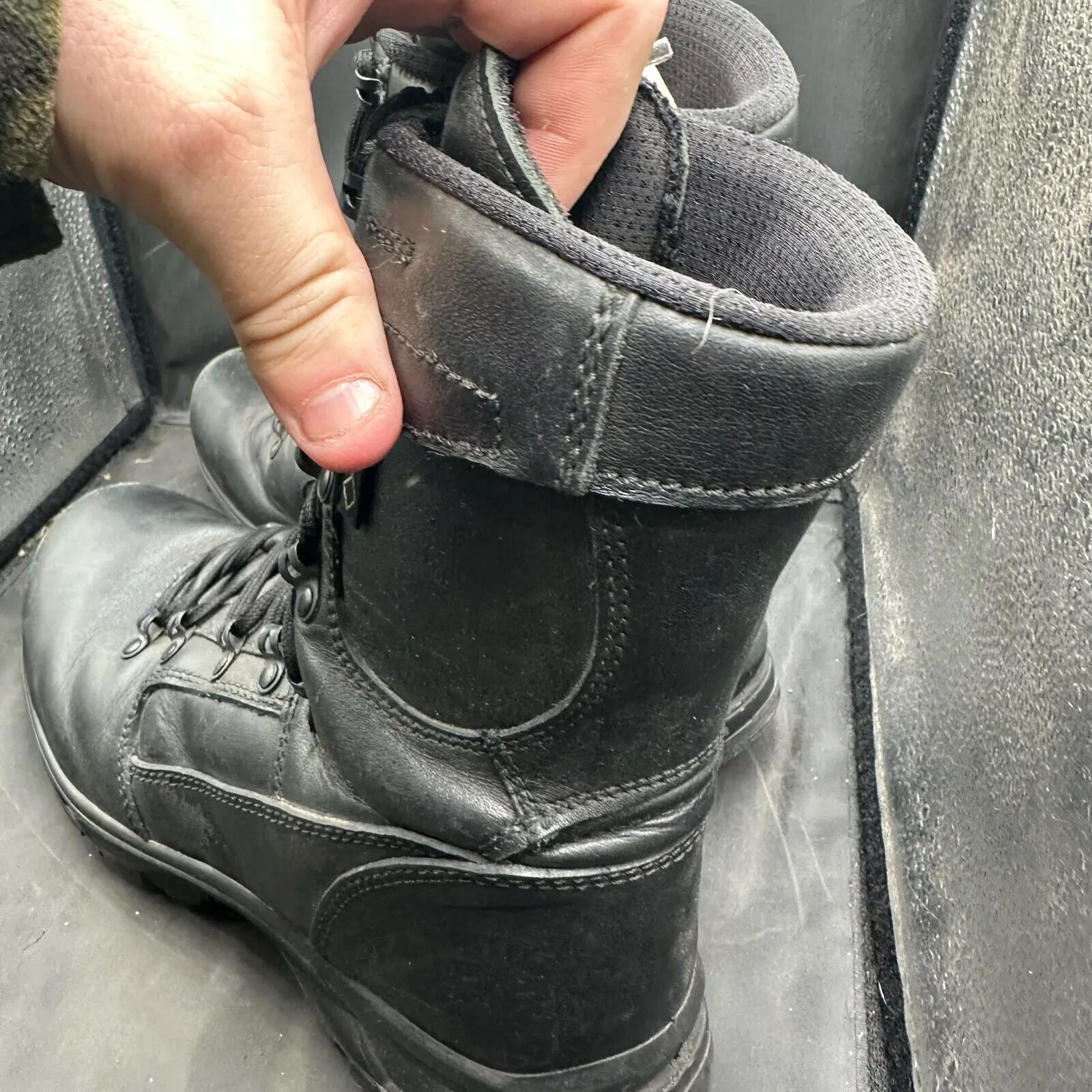 British Army Black Leather Army Combat Boots - YDS - Size UK 7M