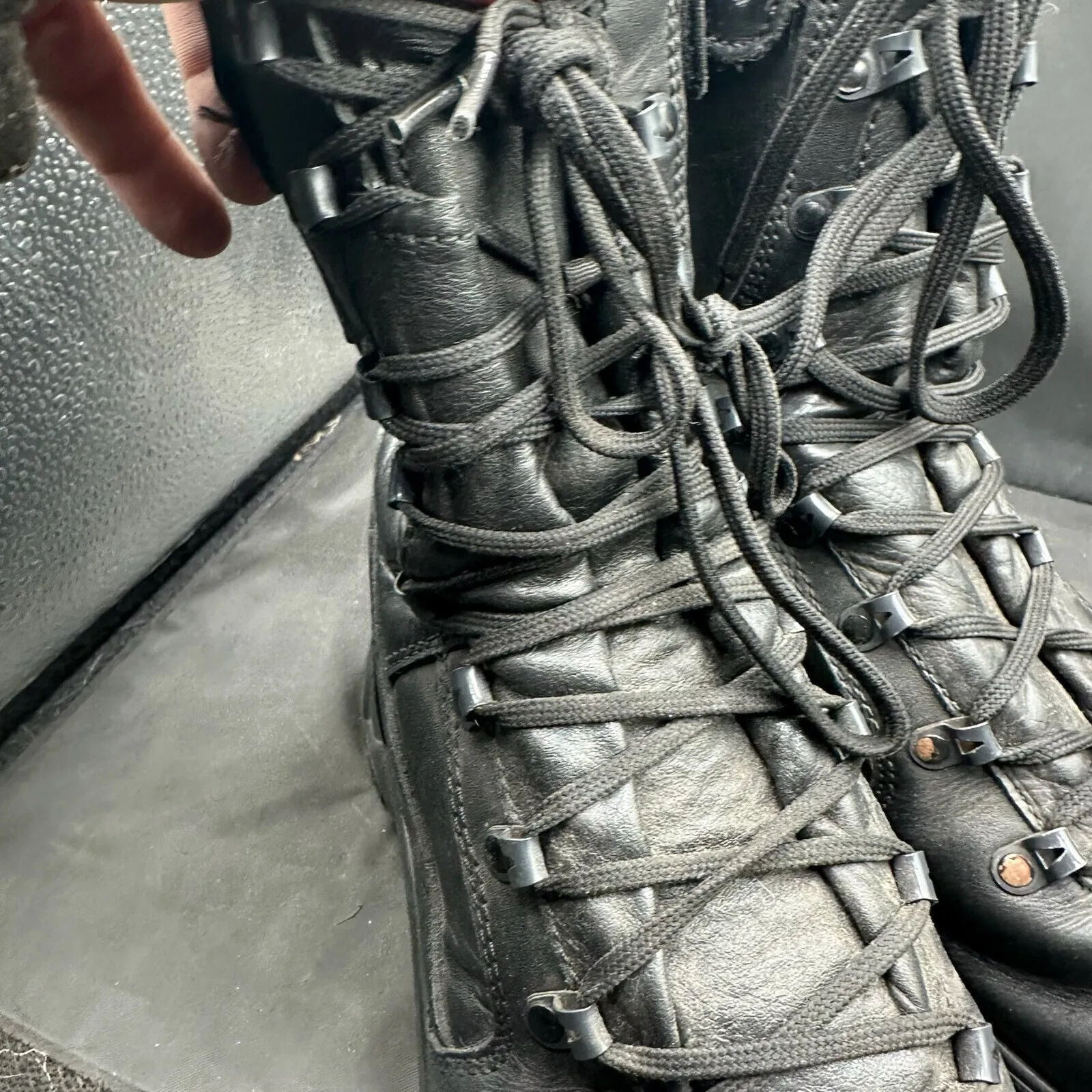 British Army Black Leather Army Combat Boots - YDS - Size UK 7M