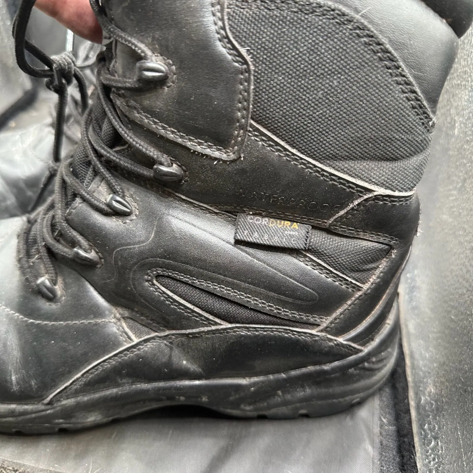 British Army Black Leather Army High Leg Combat Boots - Size UK 8M