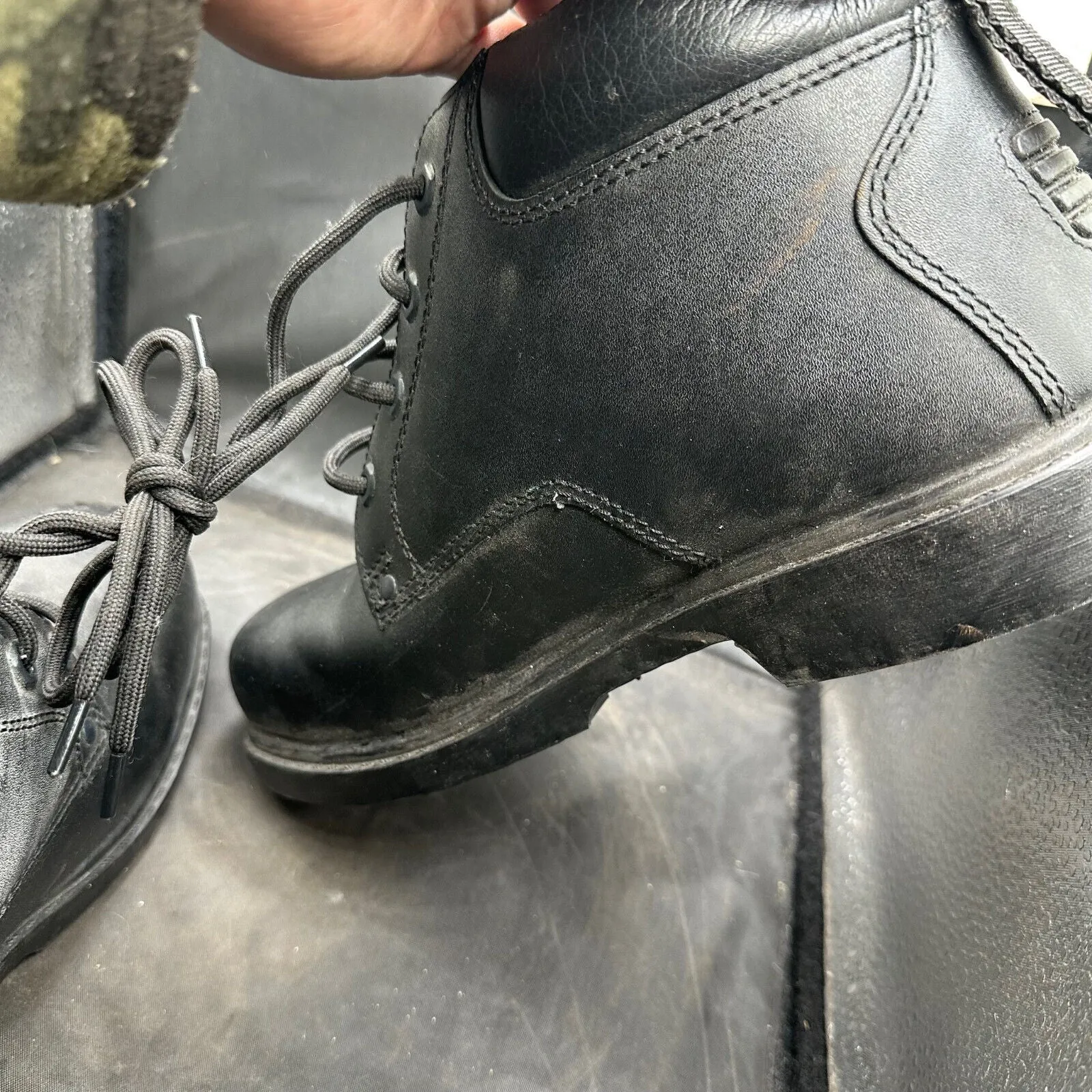 British Army Black Leather Safety / Combat Boots - Size EU 44 - UK 9M