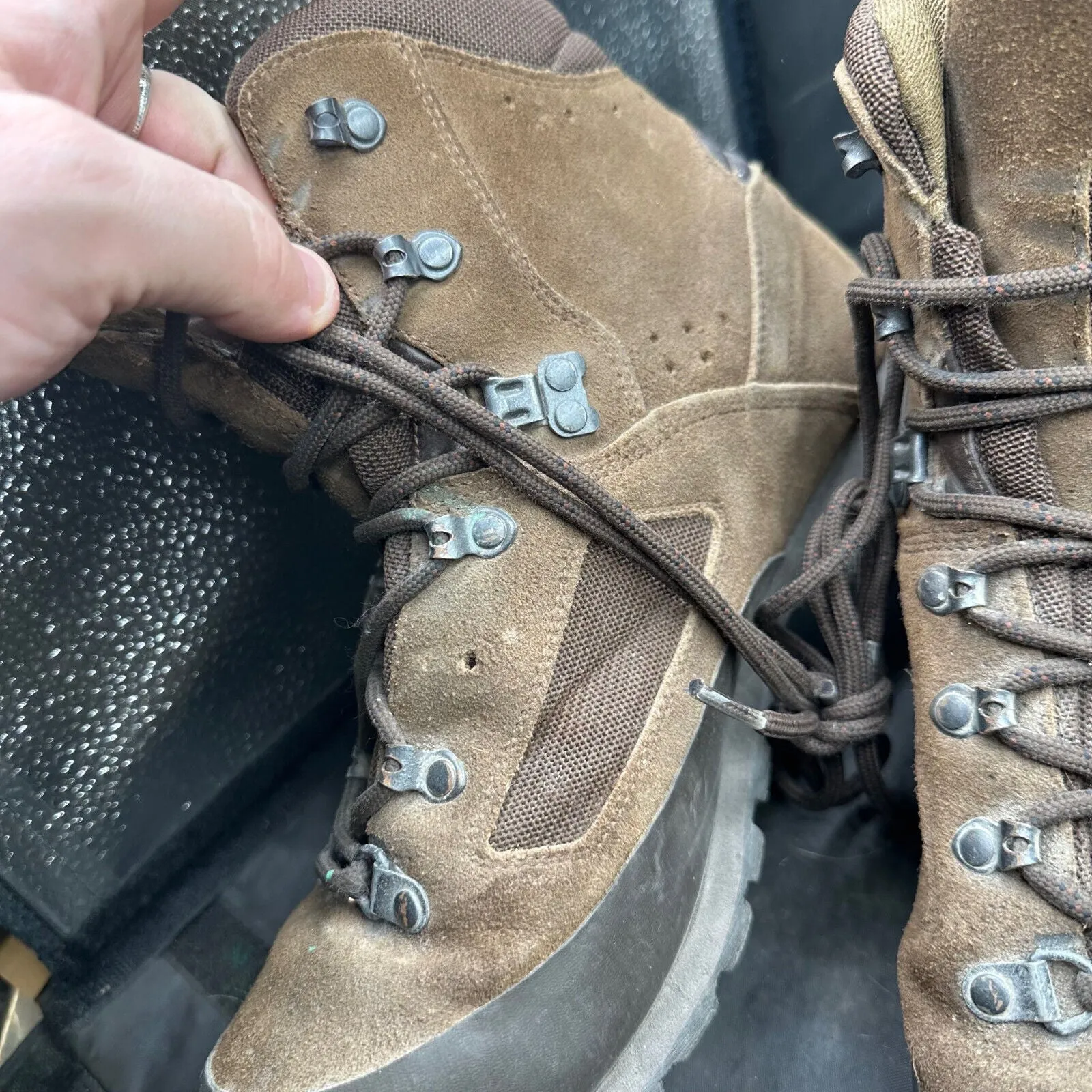 British Army Brown Leather High Top Combat Boots - Size EU 45 - UK 10M