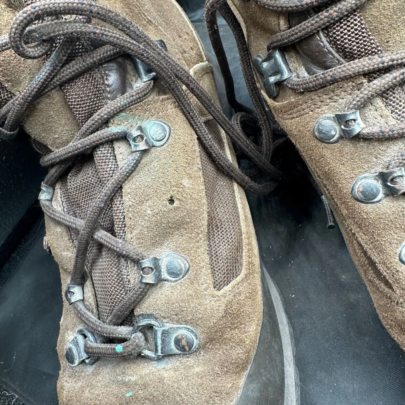 British Army Brown Leather High Top Combat Boots - Size EU 45 - UK 10M