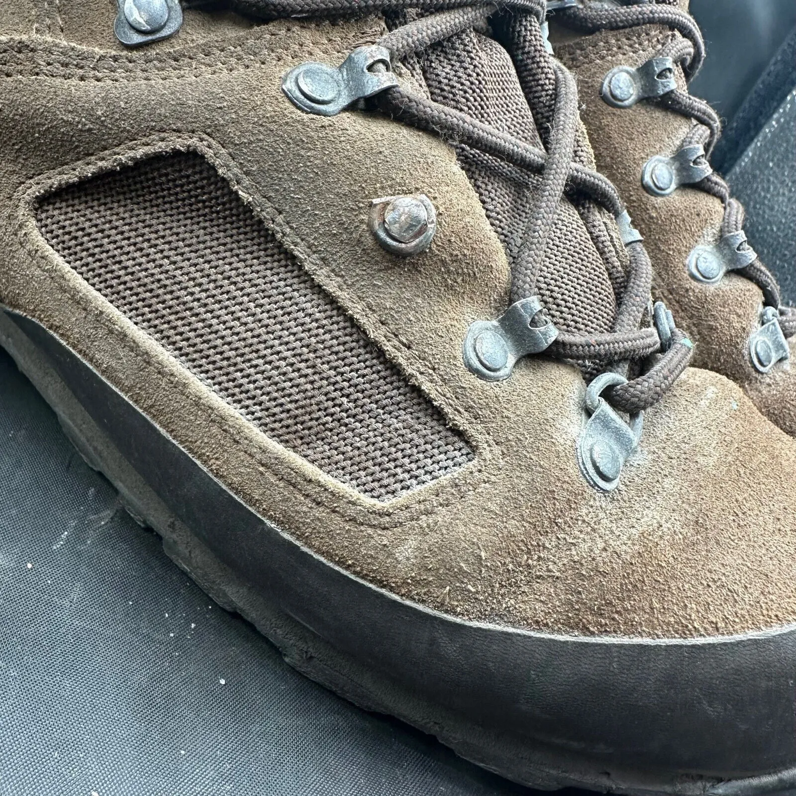British Army Brown Leather High Top Combat Boots - Size EU 45 - UK 10M