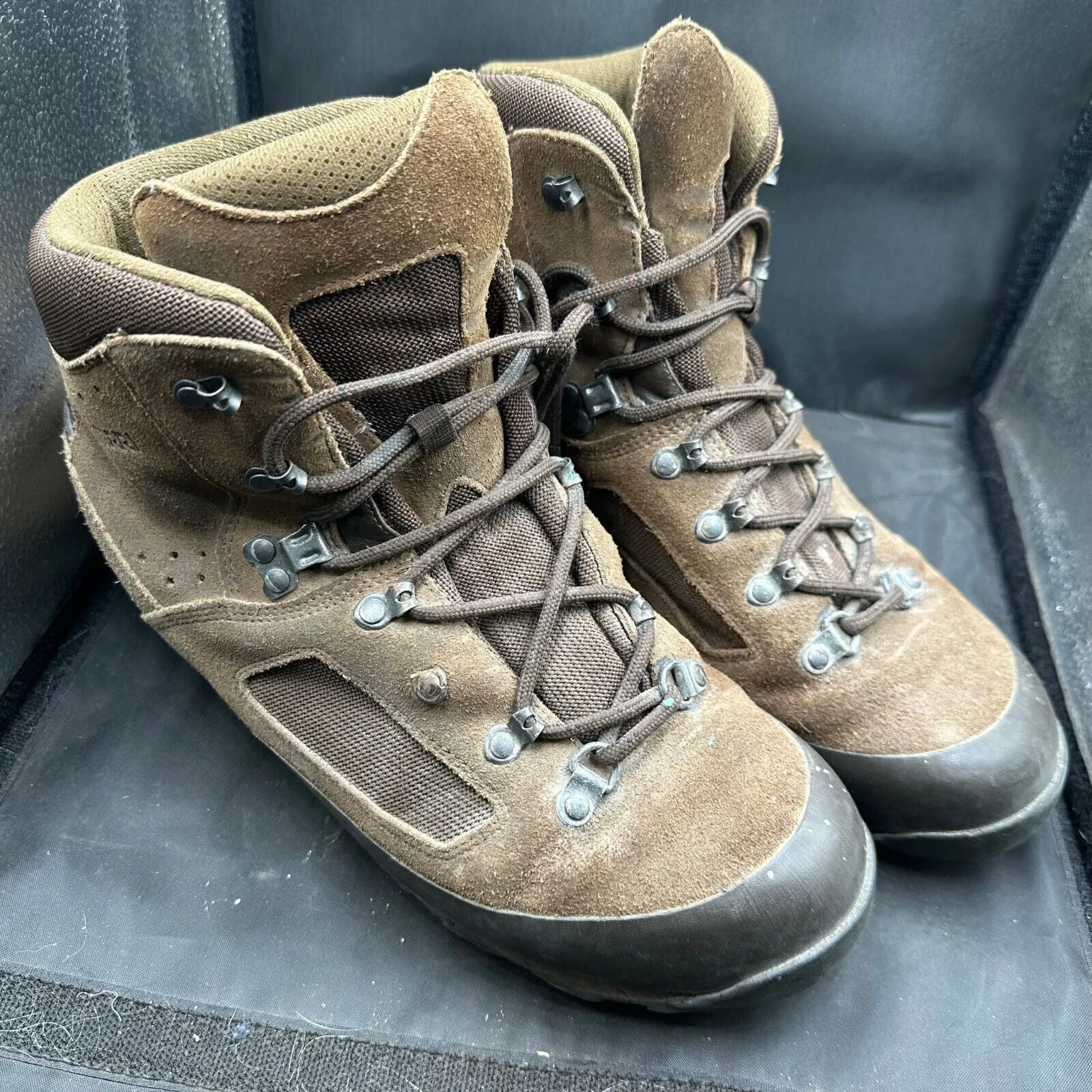 British Army Brown Leather High Top Combat Boots - Size EU 45 - UK 10M