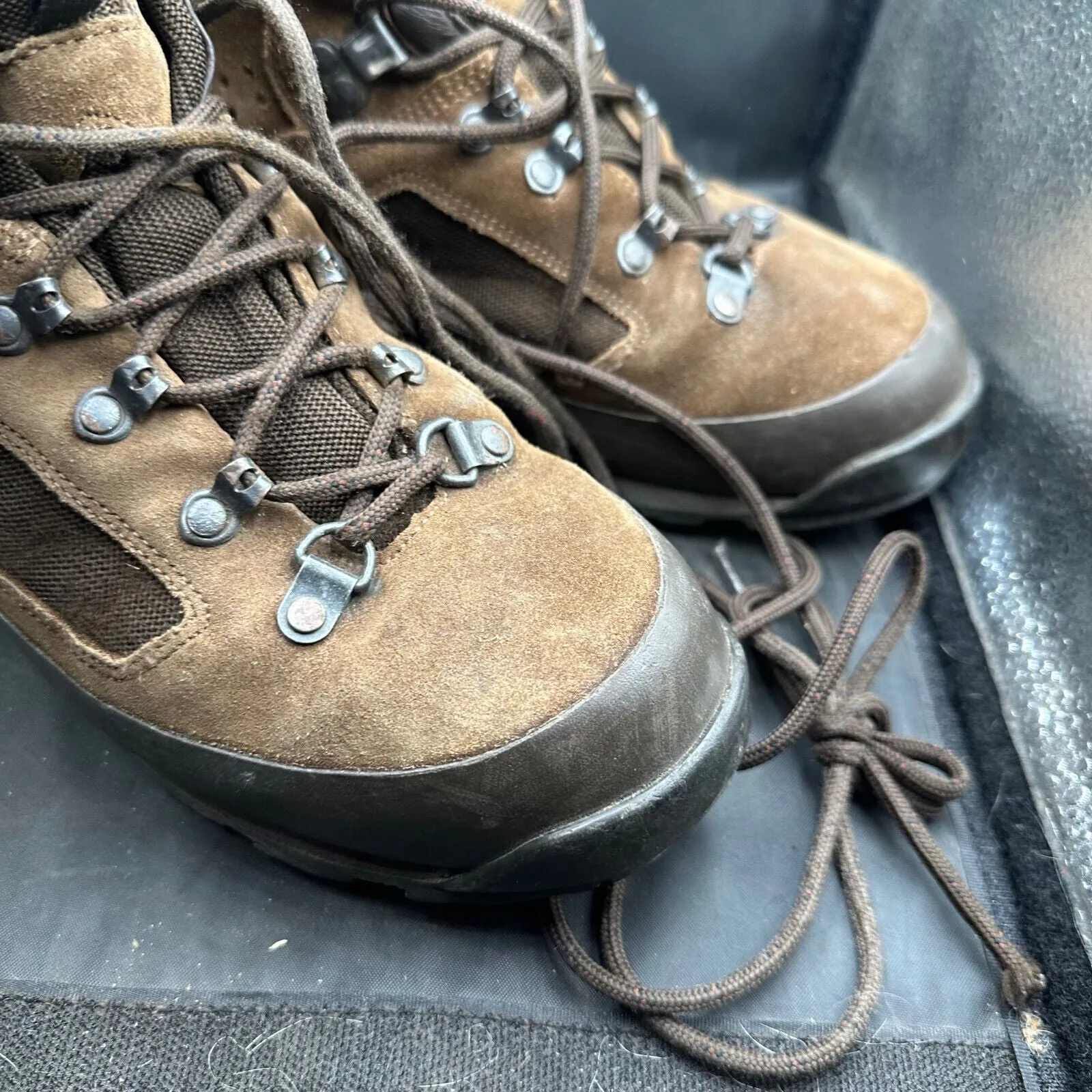 British Army Brown Leather Iturri High Top Combat Boots - Size EU 45 - UK 10M