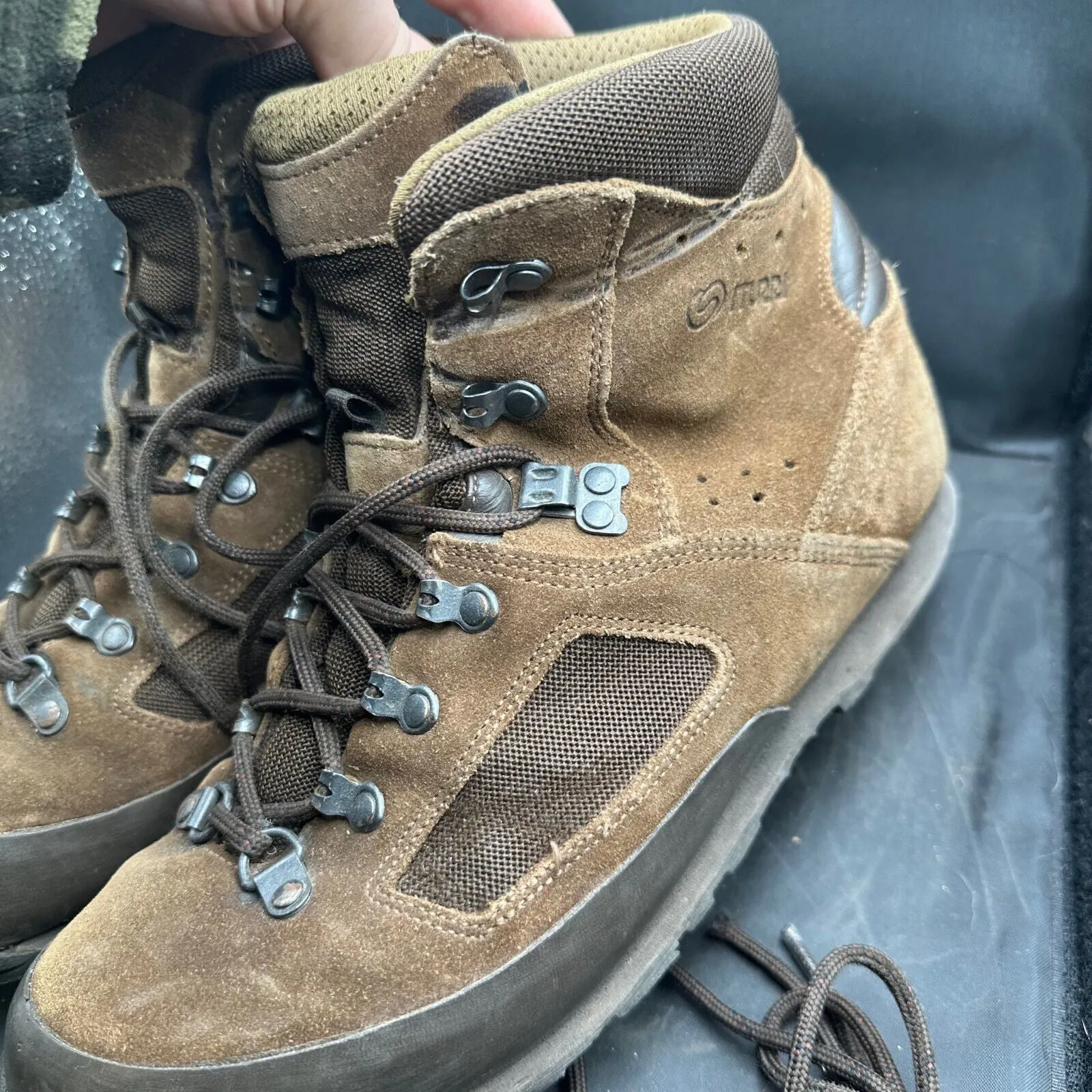 British Army Brown Leather Iturri High Top Combat Boots - Size EU 45 - UK 10M