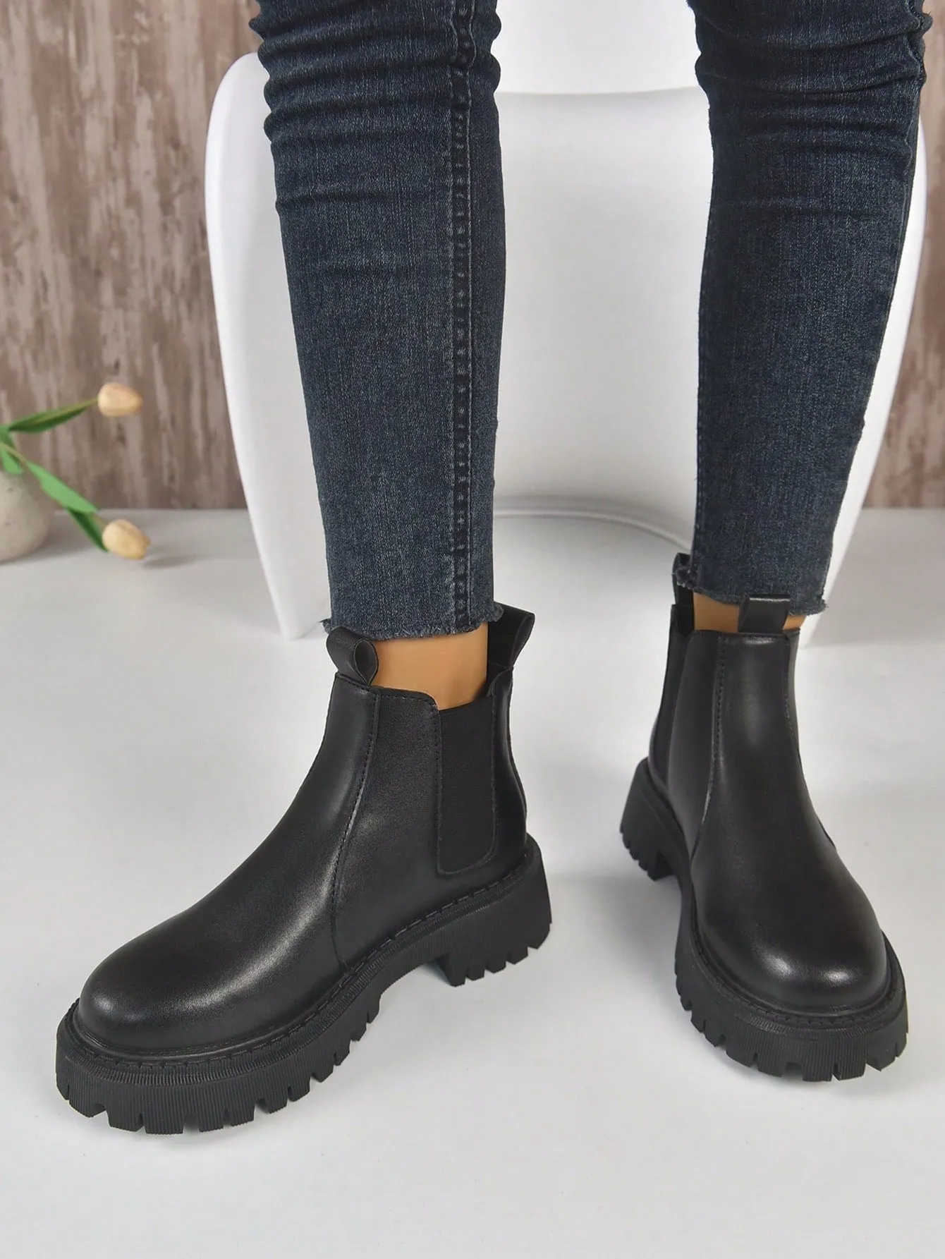 Chunky Chelsea Boots - Black- FD ⚡