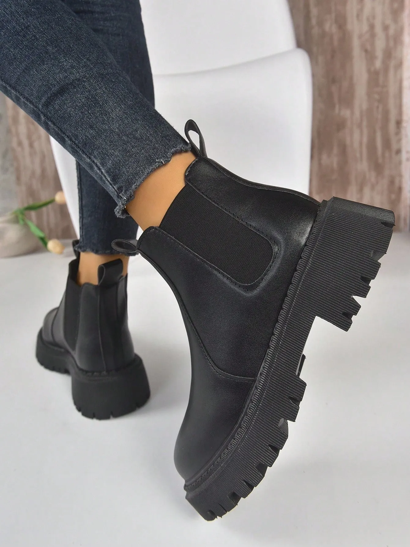 Chunky Chelsea Boots - Black- FD ⚡
