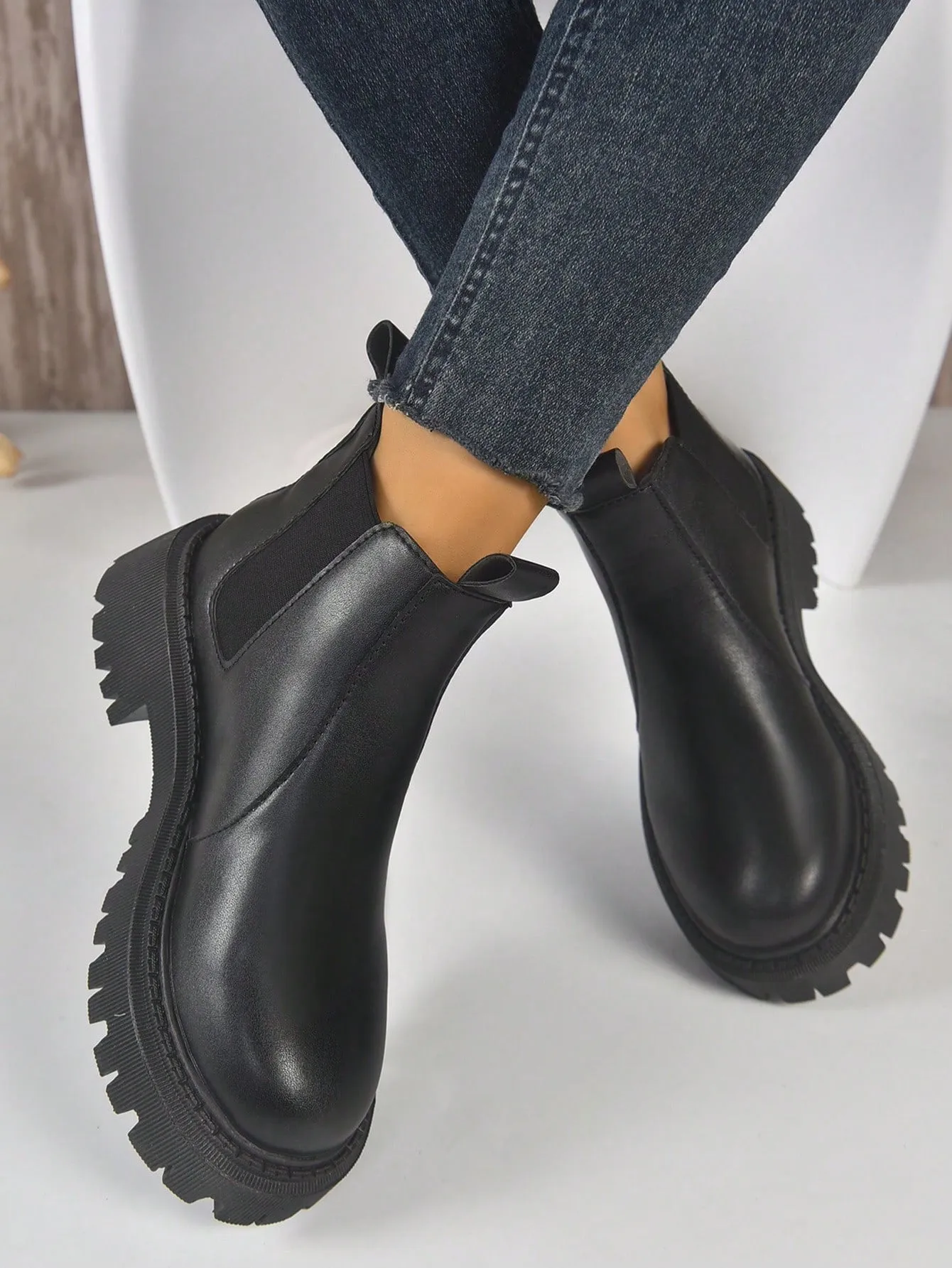 Chunky Chelsea Boots - Black- FD ⚡