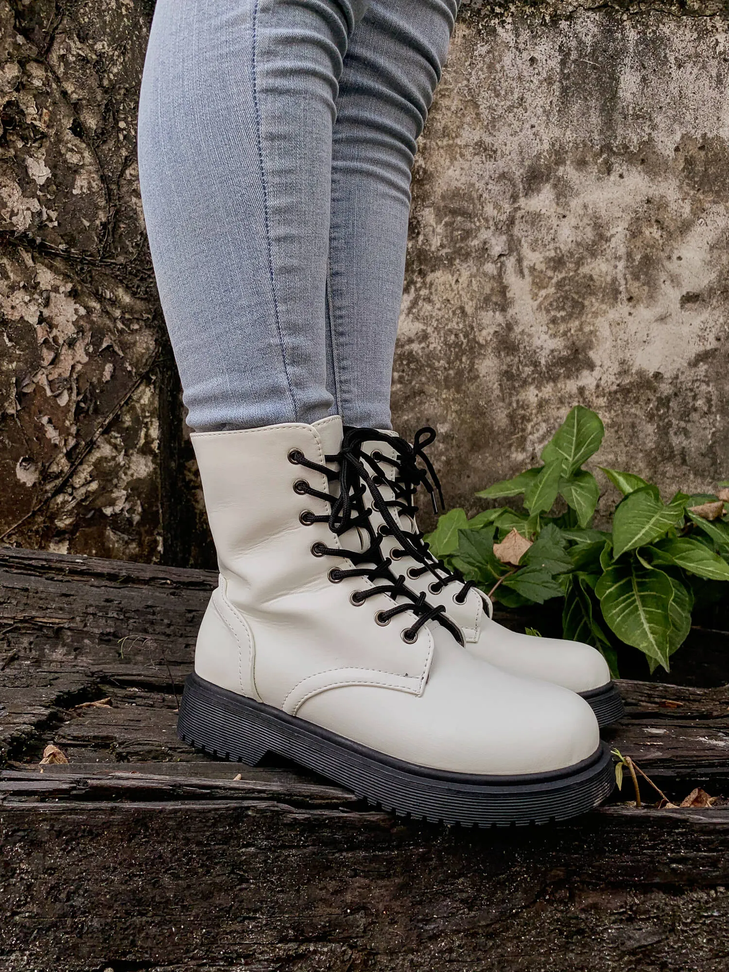 Classic Martin Boot - White