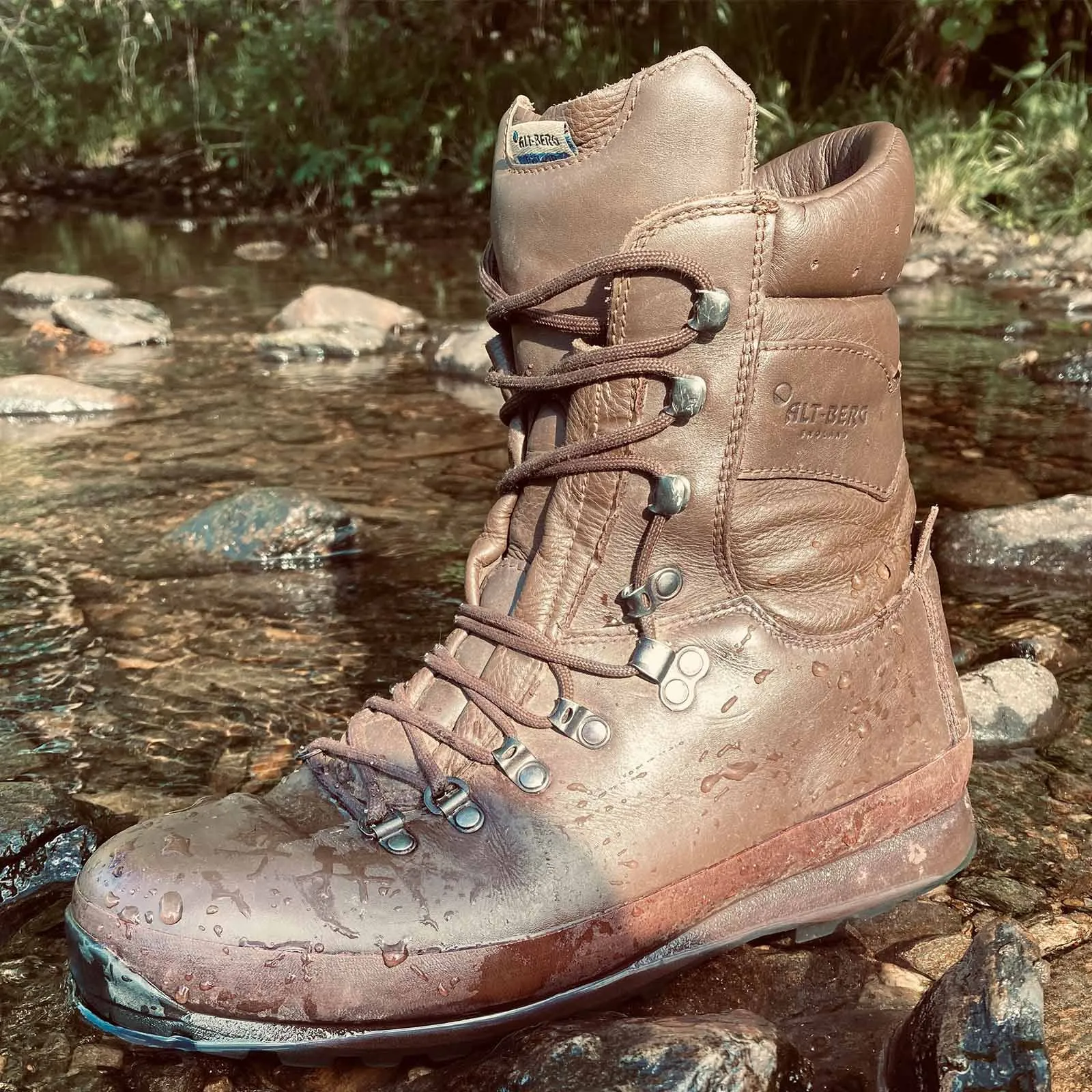 DISTRESSED Altberg Defender Boots Female