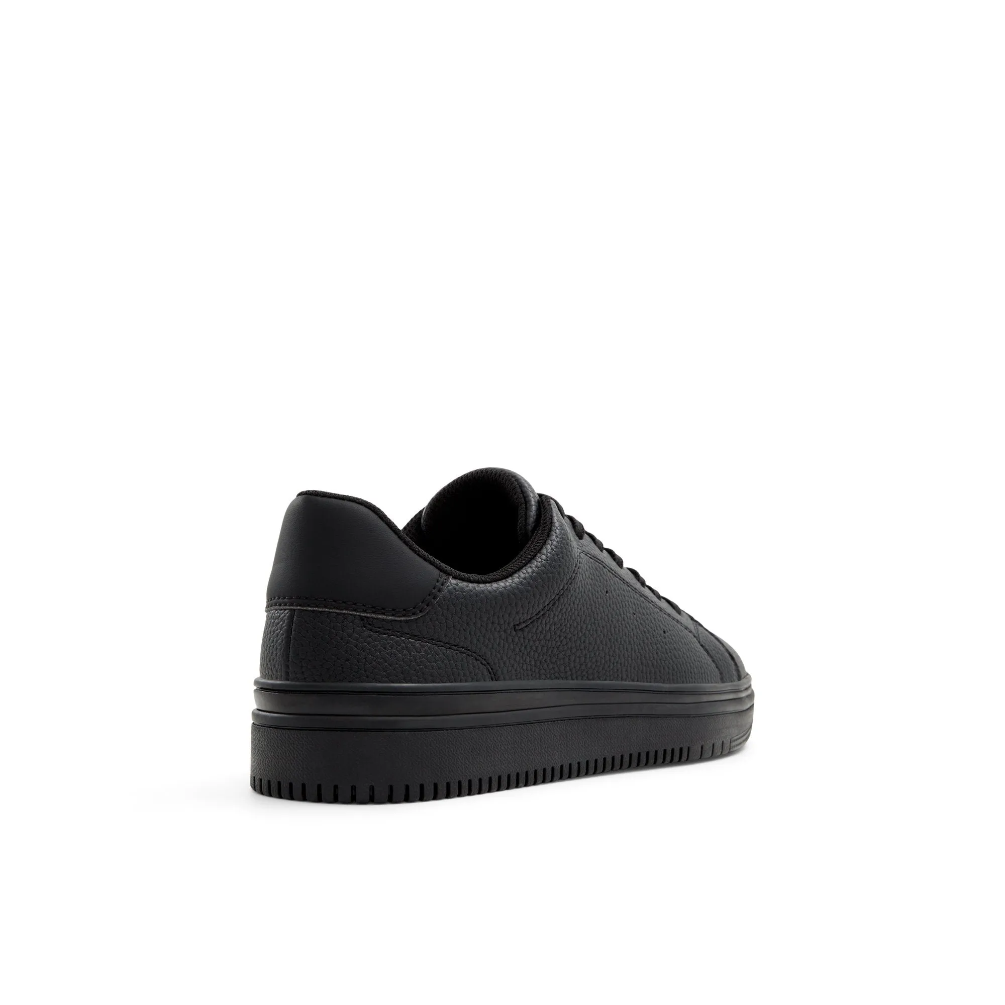 Newcomb / Sneakers