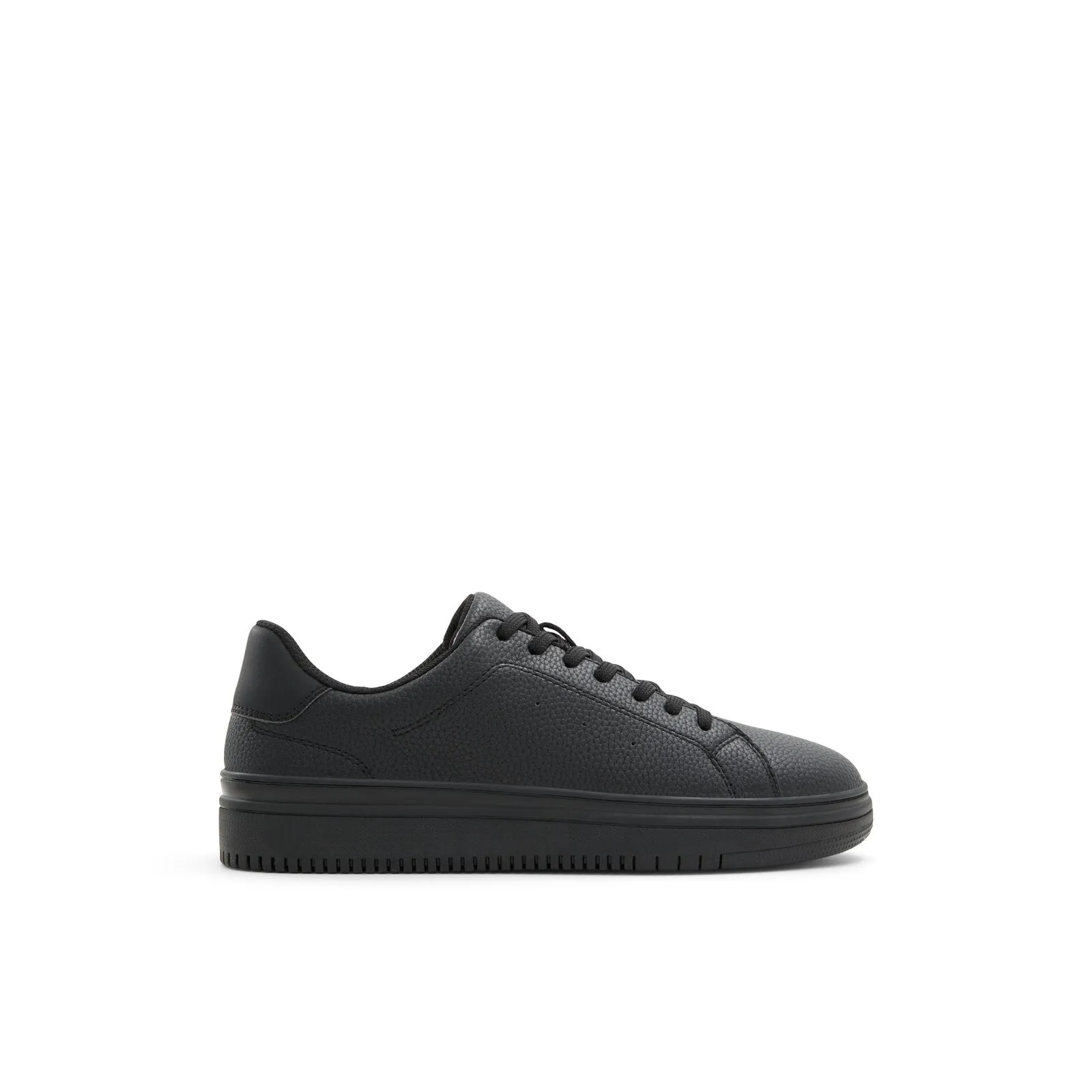 Newcomb / Sneakers