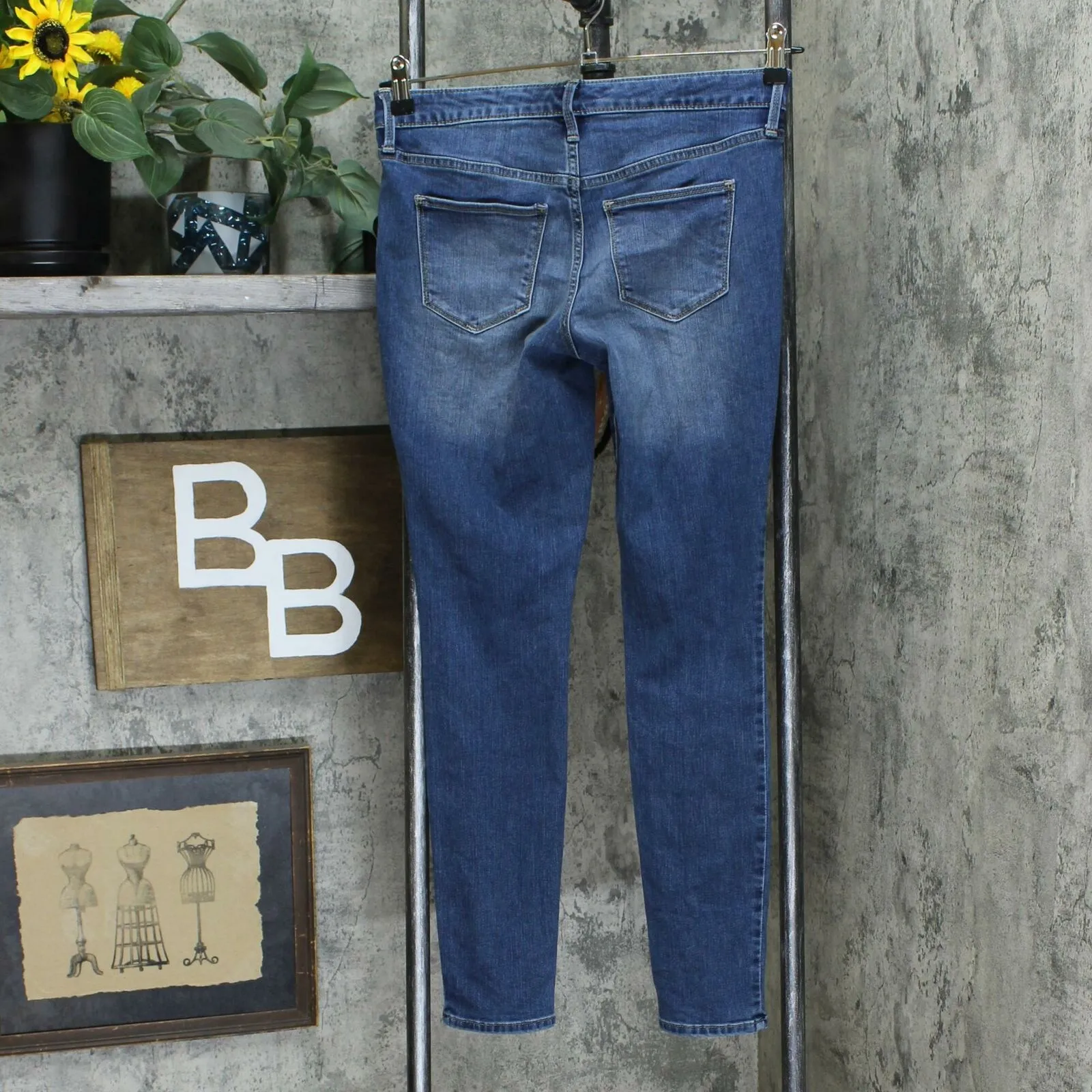 Universal Thread Women's Mid Rise Skinny Jeans Mid Blue 4