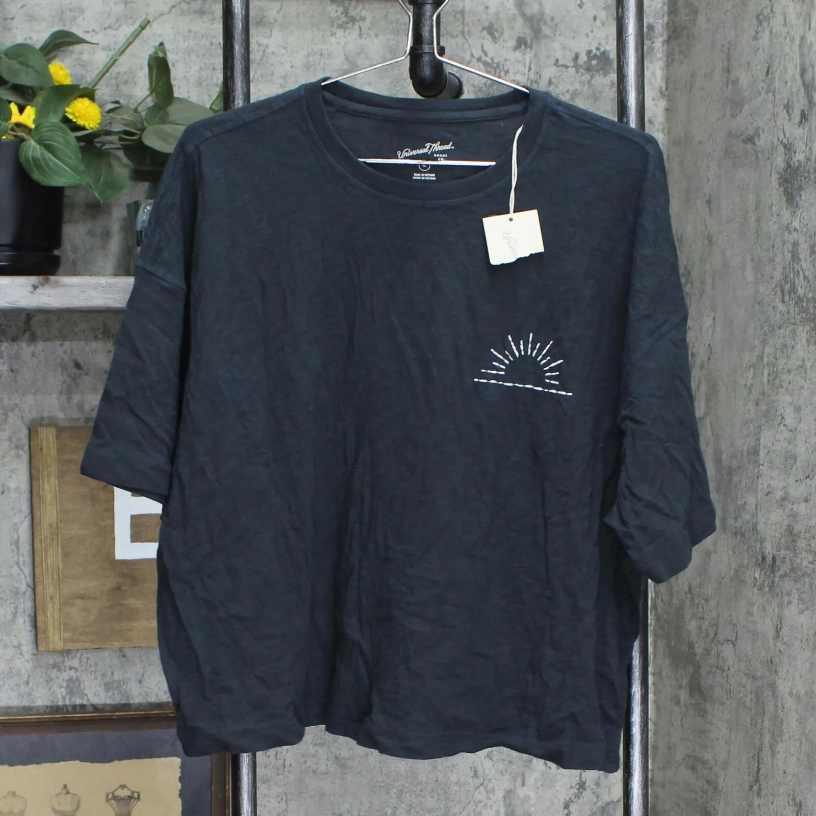 Universal Thread Women's Short Sleeve Boxy T-Shirt 78436099